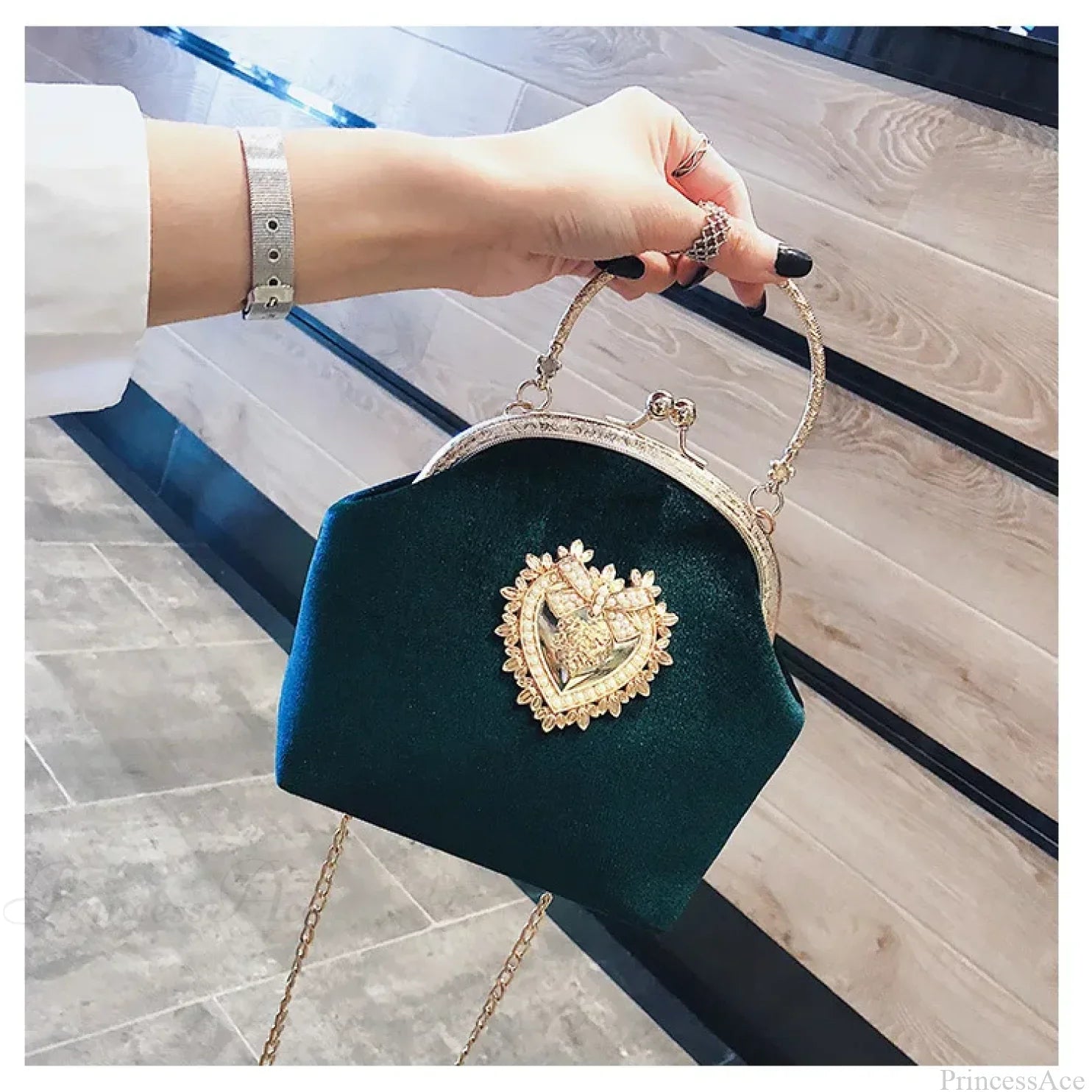 Borsa a tracolla con catena e pochette da sera a forma di cuore lucido