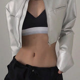 Giacca corta in pelle con bottone automatico a collo d'imbuto argentato