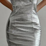 Mini abito aderente con scollo rotondo in similpelle futuristica color argento
