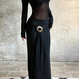 Abito lungo elegante con scollo a V profondo e rete a pieghe