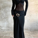 Abito lungo elegante con scollo a V profondo e rete a pieghe