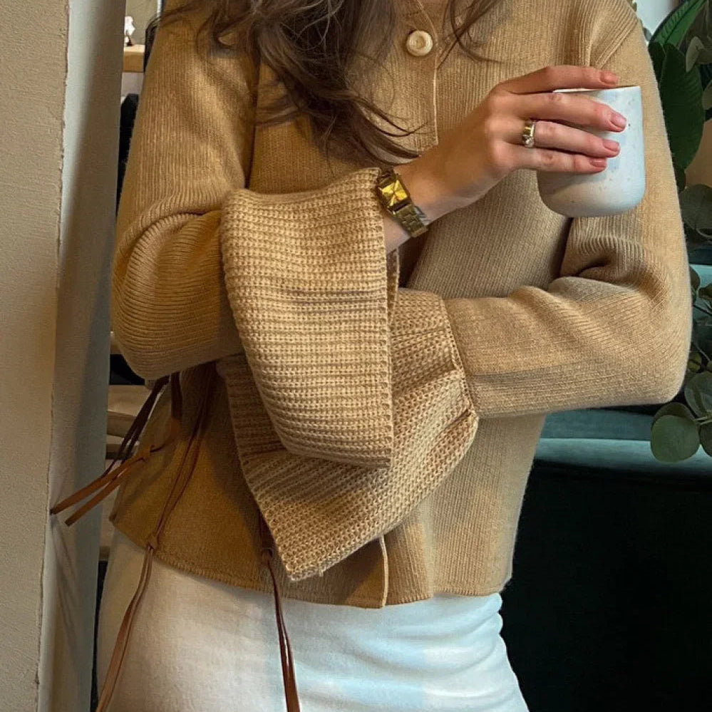 Cardigan girocollo in maglia con maniche a campana slim fit