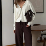 Cardigan corto in maglia con cappuccio e doppia cerniera morbida