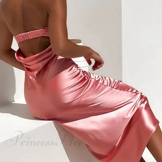 Abito senza spalline in raso tinta unita