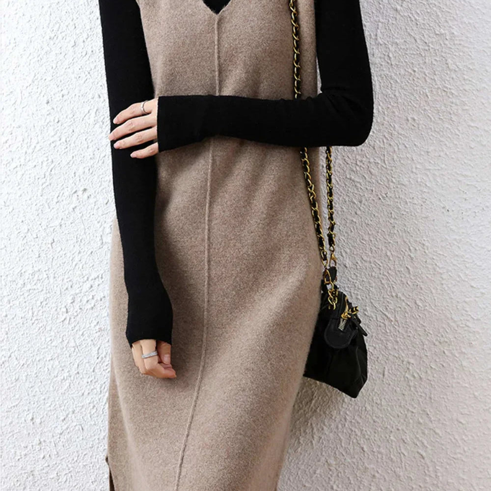 Abito canotta in lana tinta unita con scollo a V