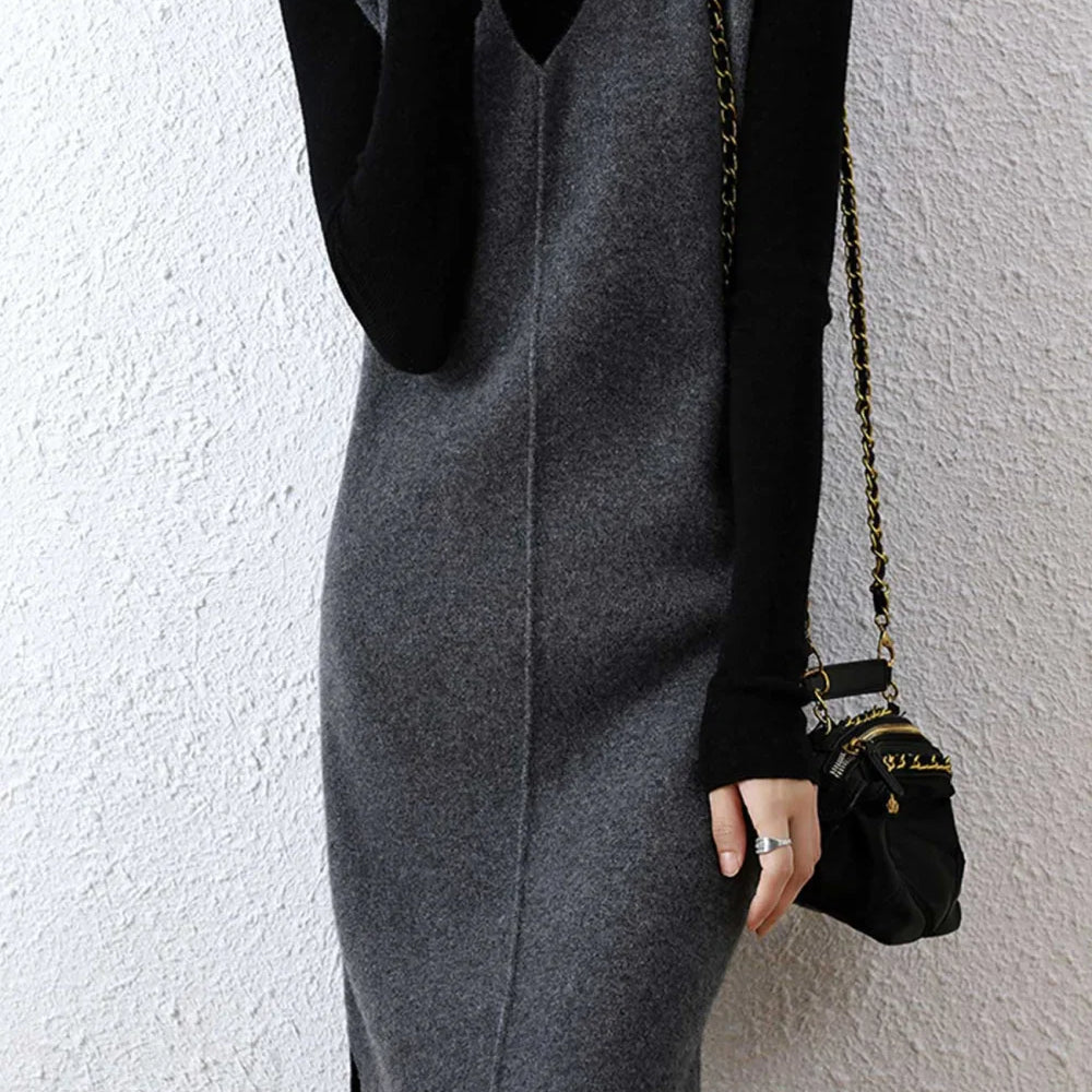 Abito canotta in lana tinta unita con scollo a V