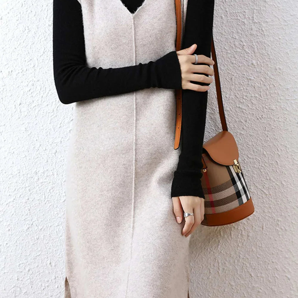 Abito canotta in lana tinta unita con scollo a V