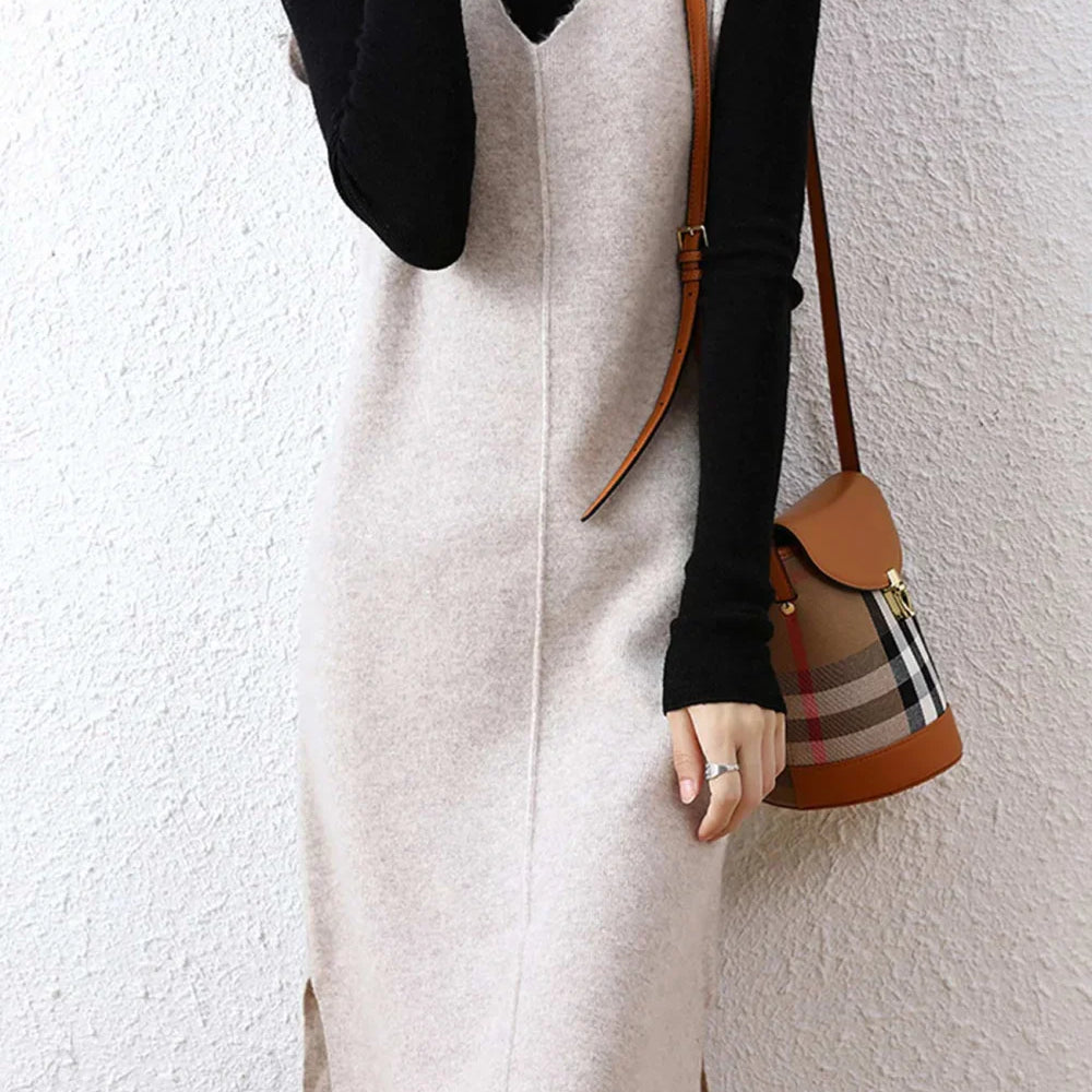 Abito canotta in lana tinta unita con scollo a V