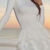 Mini abito a palloncino a vita alta con scollo rotondo e vestibilità slim