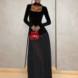 Abito lungo a trapezio con scollo quadrato e pois uniti