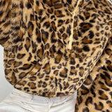 Cappotto corto con stampa leopardata, collo alto, mezza zip e pelliccia