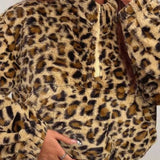 Cappotto corto con stampa leopardata, collo alto, mezza zip e pelliccia