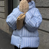 Cappotto trapuntato caldo con cappuccio a righe e collo alto