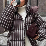 Cappotto trapuntato caldo con cappuccio a righe e collo alto