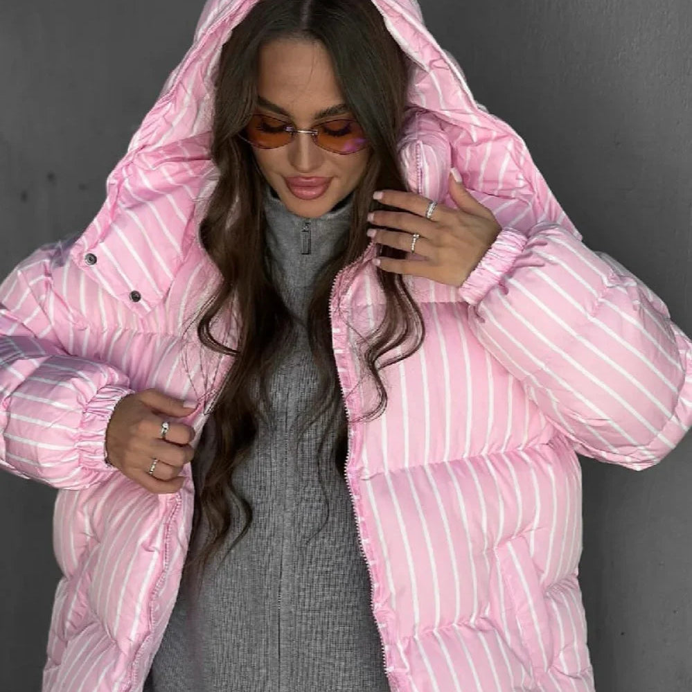 Cappotto trapuntato caldo con cappuccio a righe e collo alto