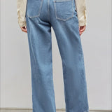 Jeans dritti e rilassati con bottoni asimmetrici