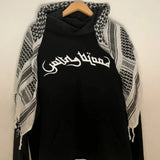 Felpa con cappuccio e foulard alla moda da strada