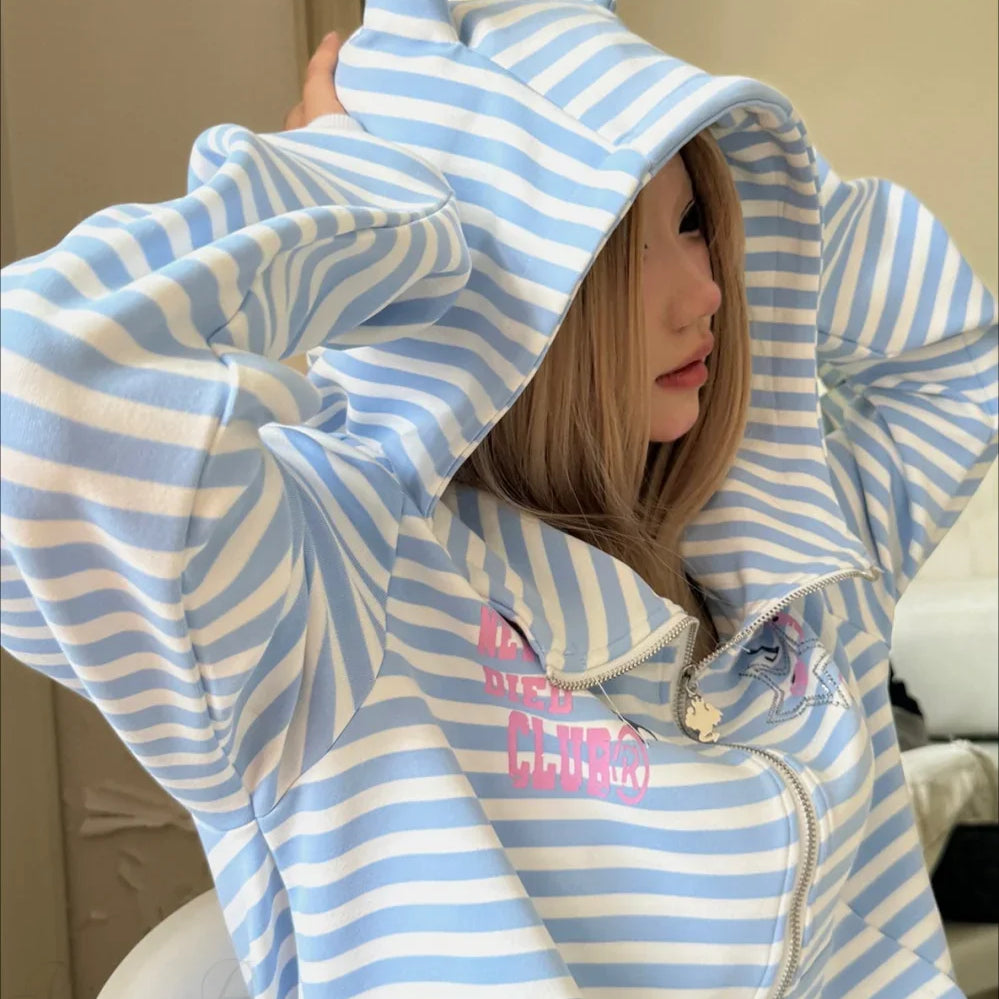 Felpa con cappuccio vintage con stampa a righe e corno del diavolo