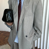 Blazer strutturato con spalle larghe