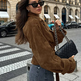 Cappotto elegante in pelle scamosciata con cintura e colletto blazer