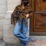 Cappotto elegante in pelle scamosciata con cintura e colletto blazer