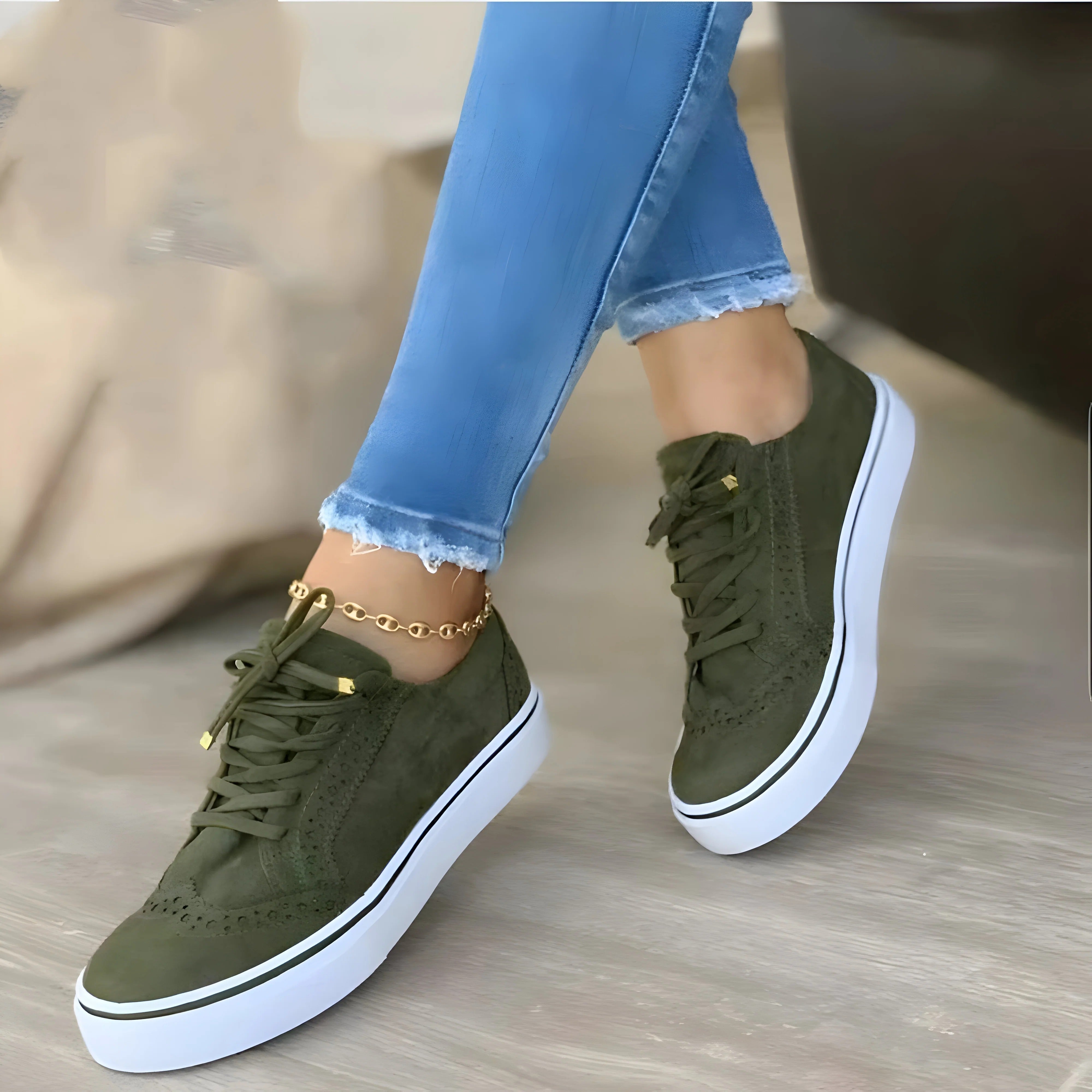 Sneakers da donna – Modello basso – Suola con zeppa – Traspirabilità e comfort – Chiusura con lacci