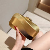 Borsa a mano da sera con scatola quadrata testurizzata