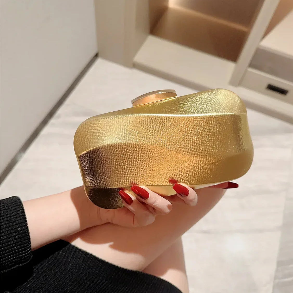 Borsa a mano da sera con scatola quadrata testurizzata