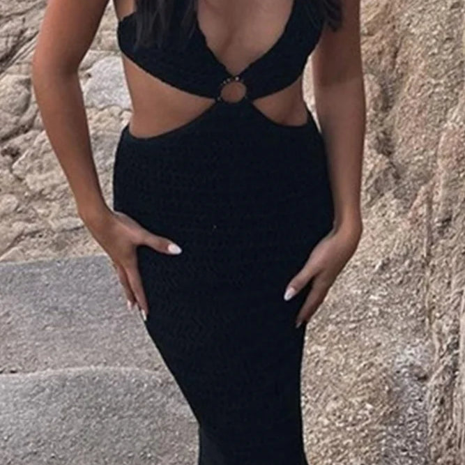 Abito traforato con lacci sulla schiena e dettagli a contrasto