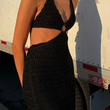 Abito traforato con lacci sulla schiena e dettagli a contrasto