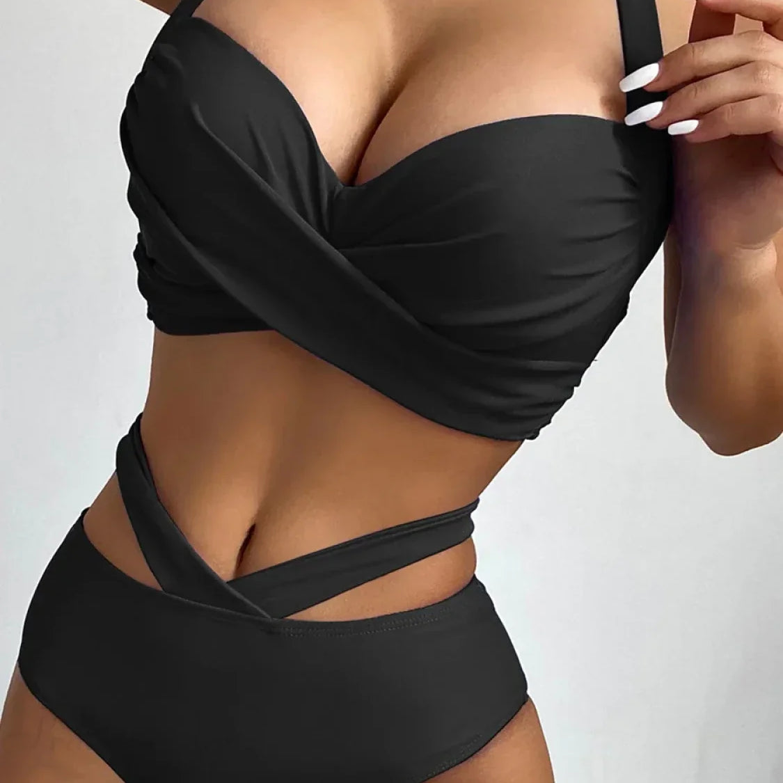 Completo due pezzi con allacciatura posteriore e stampa tie-dye