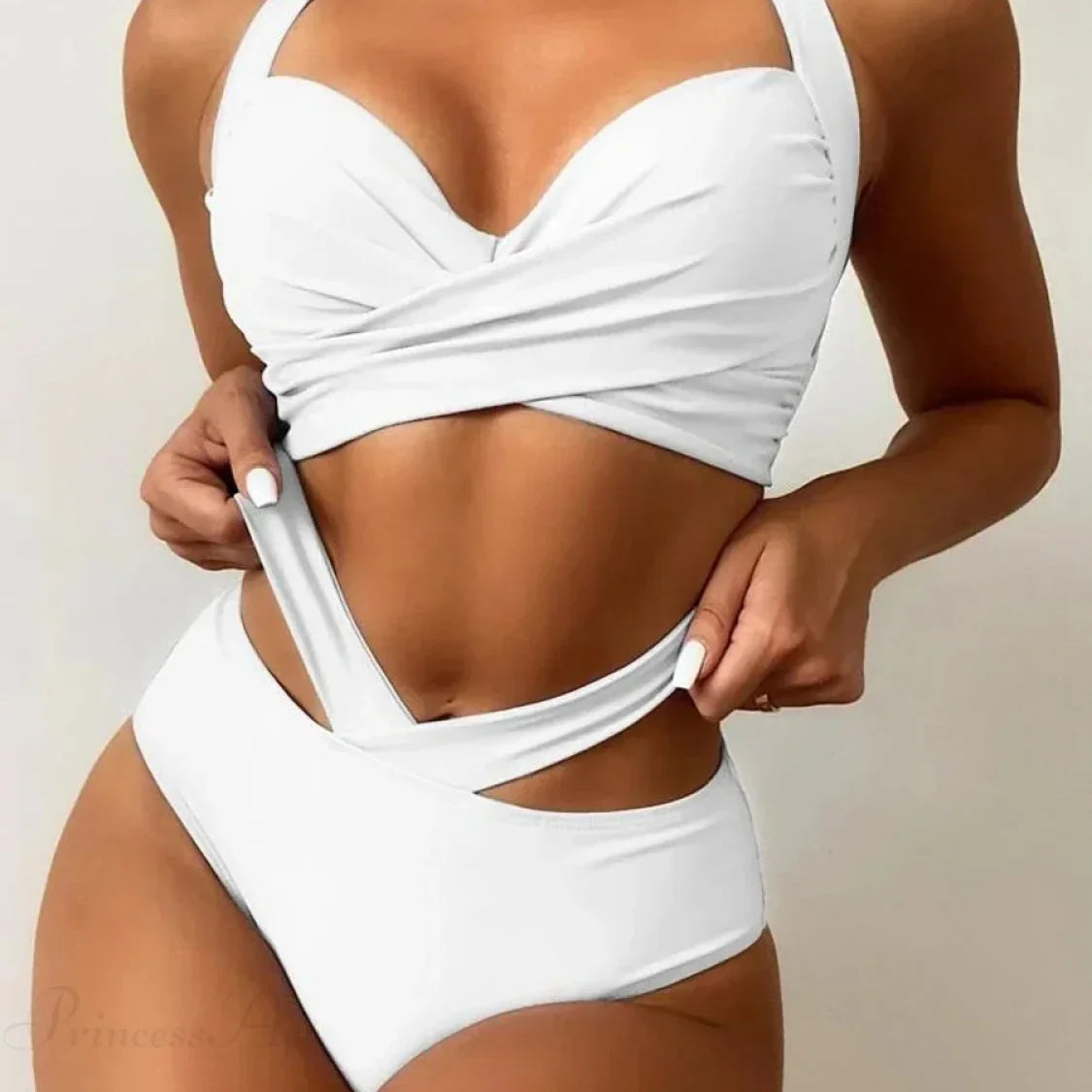 Completo due pezzi con allacciatura posteriore e stampa tie-dye