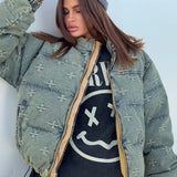 Cappotto alla moda con ricamo a croce effetto consumato