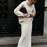 Completo due pezzi con abito lungo in maglia a collo alto