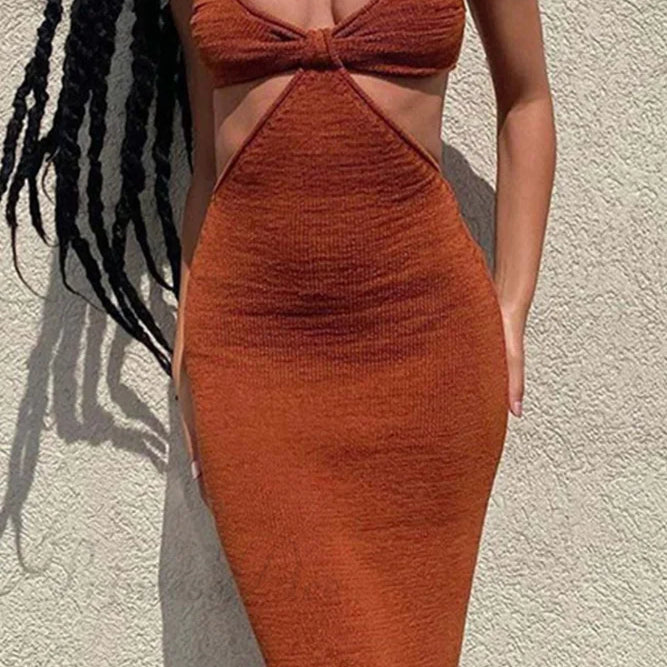 Abito in maglia con spalline sottili e schiena scoperta con spacchi