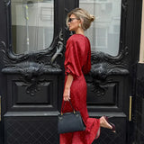 Abito lungo a sirena con scollo a V e volant in raso