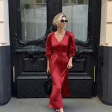 Abito lungo a sirena con scollo a V e volant in raso