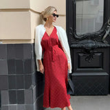 Abito lungo a sirena con scollo a V e volant in raso