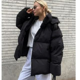 Giacca con cappuccio da donna elegante, comoda e funzionale