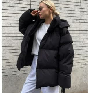 Giacca con cappuccio da donna elegante, comoda e funzionale