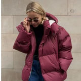 Giacca con cappuccio da donna elegante, comoda e funzionale