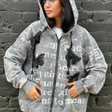 Felpa con cappuccio vintage con fiocco e lettera rovinata