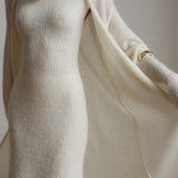 Completo due pezzi composto da cardigan in maglia vintage e abito senza maniche