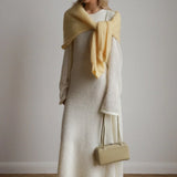 Completo due pezzi composto da cardigan in maglia vintage e abito senza maniche