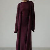 Completo due pezzi composto da cardigan in maglia vintage e abito senza maniche