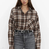 Camicetta vintage a quadri con colletto e maniche lunghe e tasche