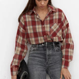 Camicetta vintage a quadri con colletto e maniche lunghe e tasche