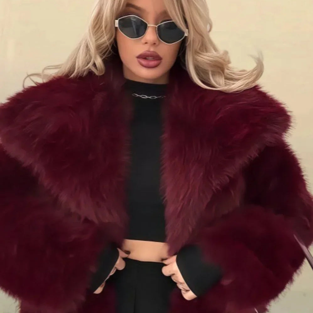 Cappotto minimalista in pelliccia sintetica vintage tinta unita