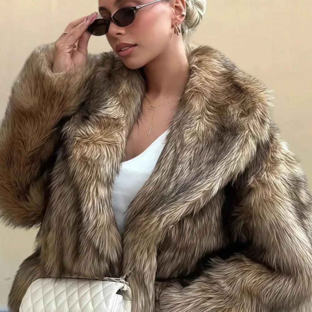 Cappotto minimalista in pelliccia sintetica vintage tinta unita