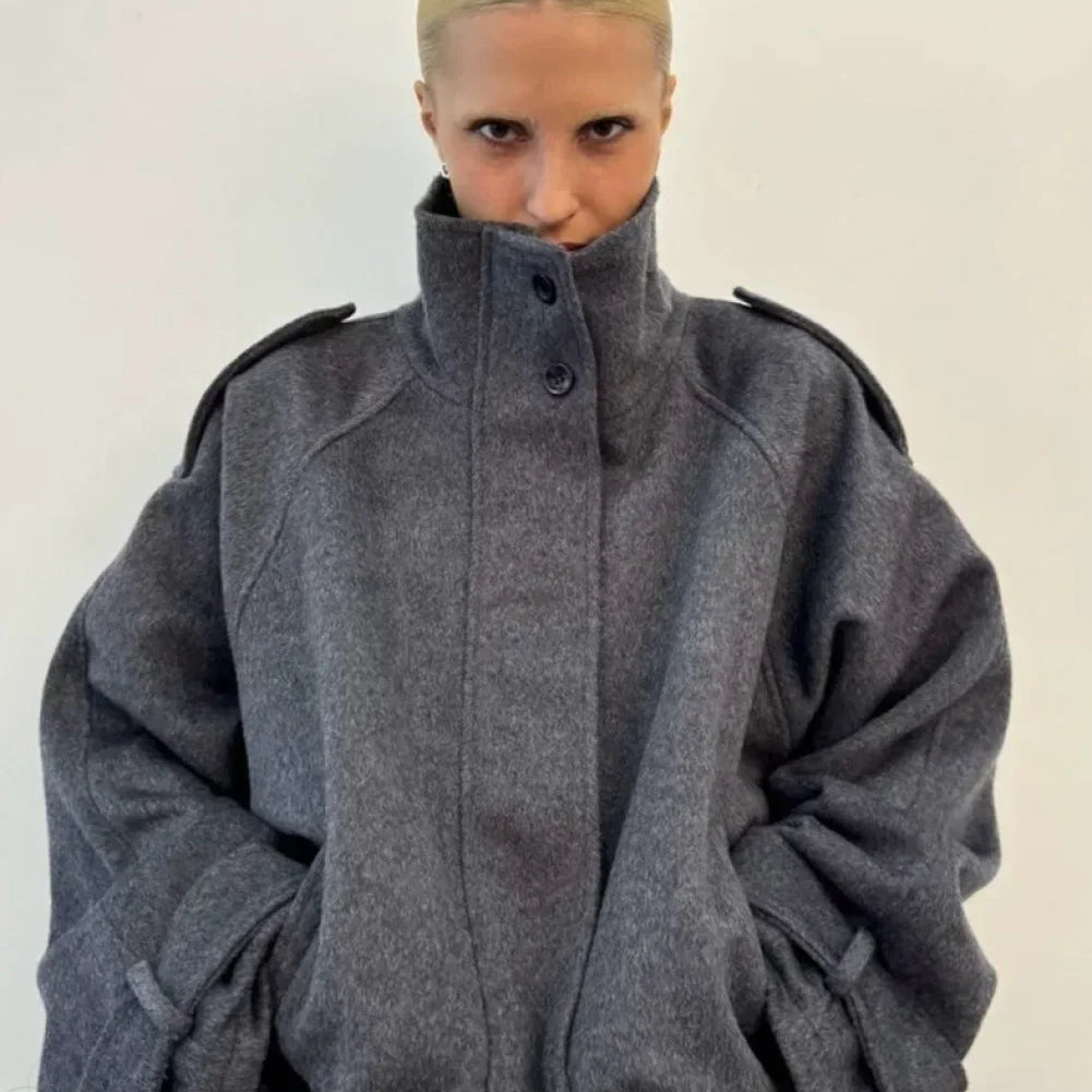 Cappotto corto in lana con bottoni e collo alto vintage